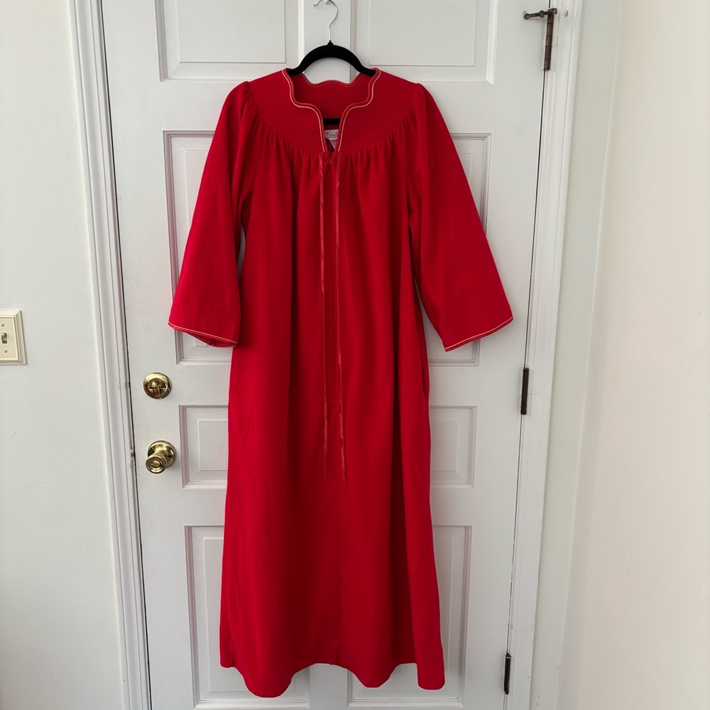 Vtg Retro Evelyn Pearson Womens Long Red Robe Housecoat Scalloped Edge Neck L